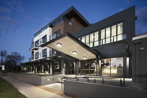 Quality Hotel Lakeside - Tourism Canberra 0