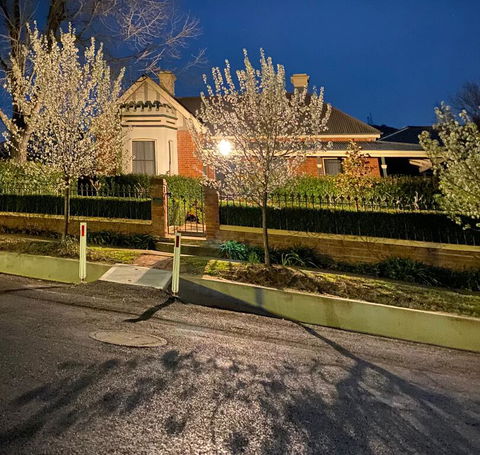 QUILTY HOUSE (Formerly Beethovens) - Tourism Canberra 0
