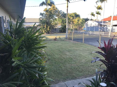 QUIRKY QUEENSLANDER 6 BEDROOM HOME - Tourism Canberra 2