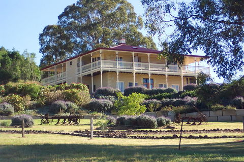 R On The Downs BnB & Cottages - Tourism Canberra 0