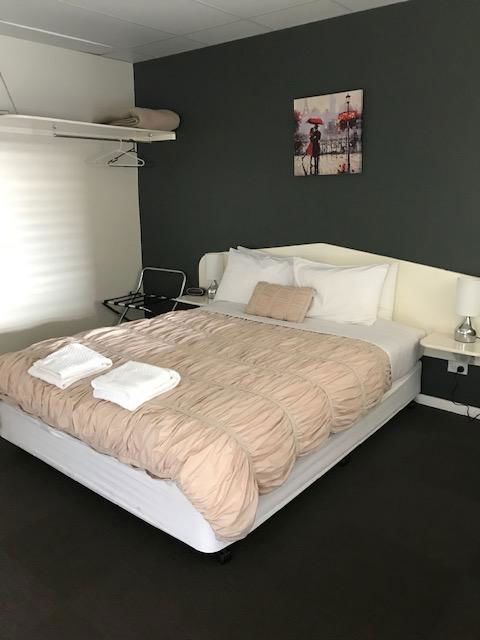 RAILWAY HOTEL MOTEL - Tourism Canberra 3