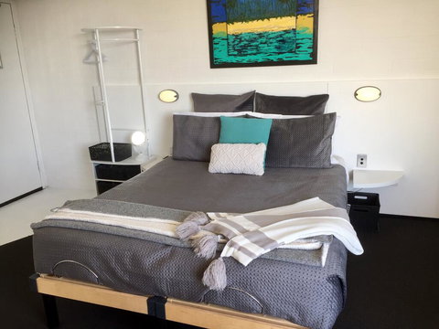 Ramada Resort Studio Split Queen Electric Adjustable Bed - Tourism Canberra 1