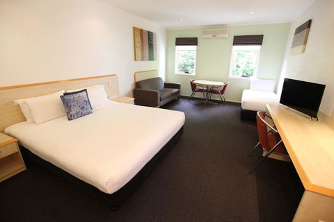 Red Bridge Motor Inn - Tourism Canberra 0