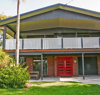 Red Door Beach House - Marcoola Beach - PET FRIENDLY FOXTEL WIFI 500 BOND Linen Supplied - Tourism Canberra