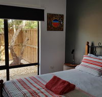 Red Ochre - Large 1BR with Private Courtyard - Tourism Canberra