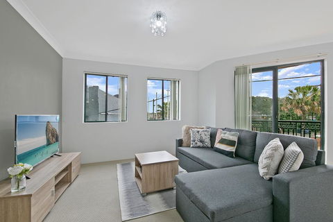 REDFERN 3 BEDROOM APARTMENT FREE PARKING WALK TO CENTRAL STATION NRE187 - Tourism Canberra 0