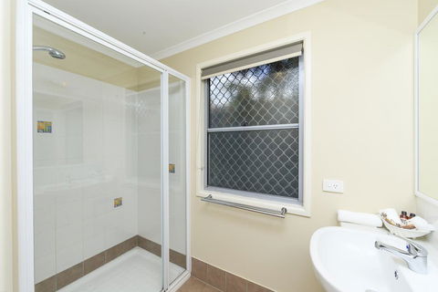 Reflections Holiday Parks Massy Greene - Tourism Canberra 3