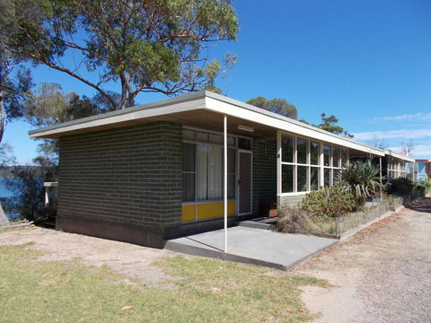 Regatta Point Holiday Park - Tourism Canberra 3