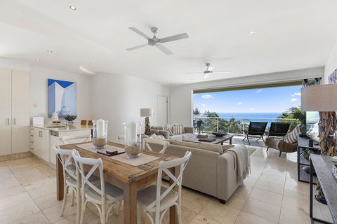 Relax In Stylish Comfort, Sunshine Beach - Tourism Canberra 1