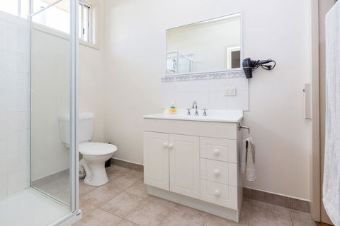 RENOVATED BEACH BEAUTY - ROSEBUD - Tourism Canberra 0