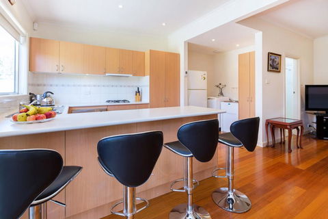 RENOVATED BEACH BEAUTY - ROSEBUD - Tourism Canberra 2