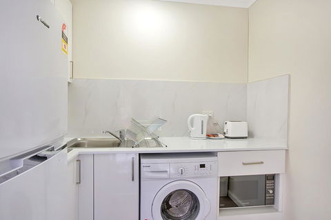 Renovated Stylish Studio - Tourism Canberra 3