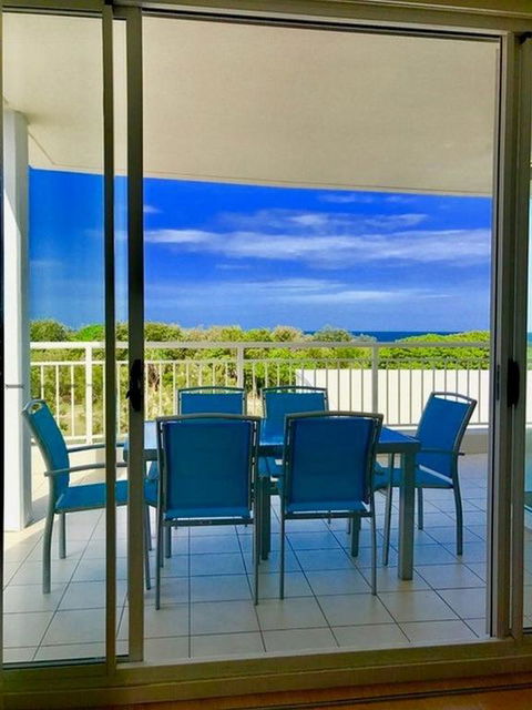 RESORT OCEAN FRONT SUITE 2222 - Tourism Canberra 3