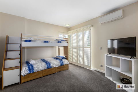 RESORT ON THE BEACH 1219/20 - Tourism Canberra 3