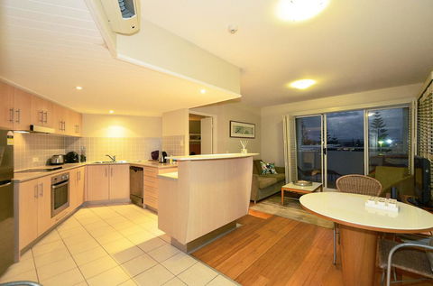 RESORT ON THE BEACH 2214/2215 - Tourism Canberra 1