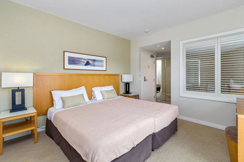 RESORT ON THE BEACH 6126-27 - Tourism Canberra 1