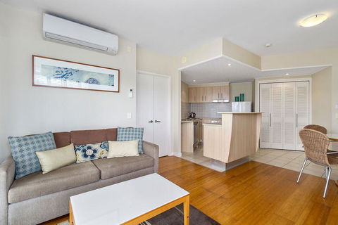 RESORT ON THE BEACH 6126-27 - Tourism Canberra 2