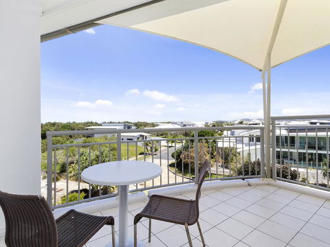 RESORT ON THE BEACH 6310 - TOP FLOOR - Tourism Canberra 1