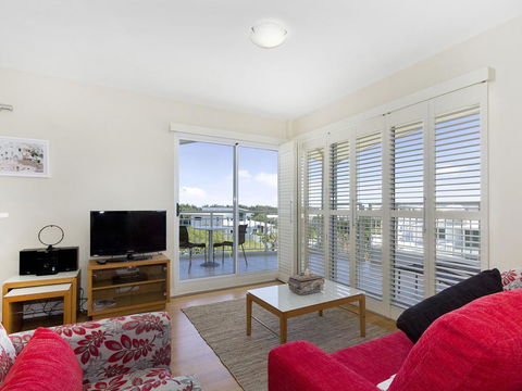 RESORT ON THE BEACH 6310 - TOP FLOOR - Tourism Canberra 0
