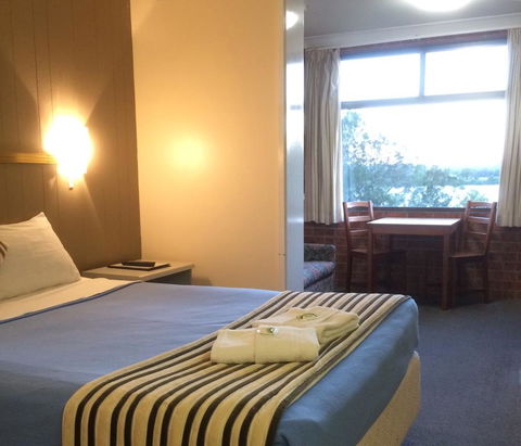 Riverview Motor Inn - Tourism Canberra 0