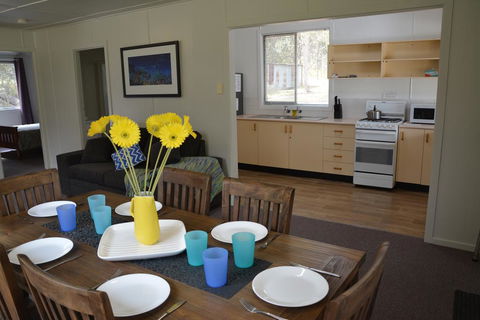 Robinsons Cabin - Tourism Canberra 3