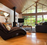 Romantic Treehouse Getaway - Tourism Canberra