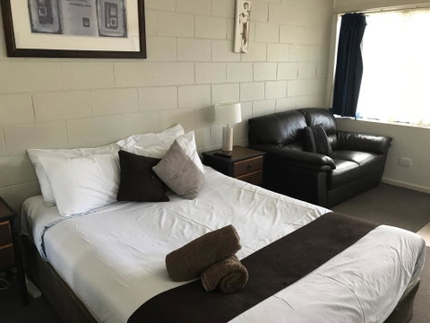 Rosebud Motel - Tourism Canberra 1