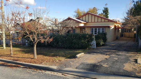 Rosslyn Cottages - Tourism Canberra 1