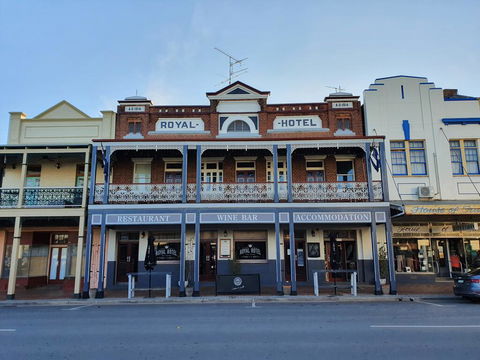 Royal Hotel - Tourism Canberra 0