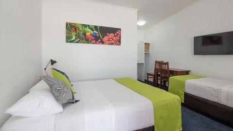 Royal Motel Tenterfield - Tourism Canberra 0