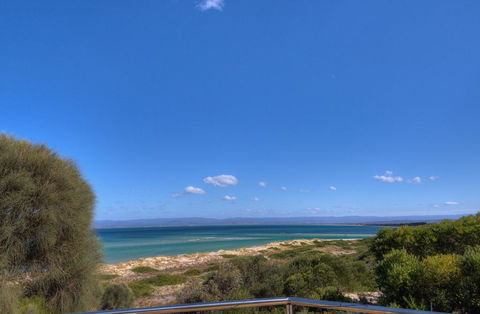 Sandbar Beach House - Tourism Canberra 3
