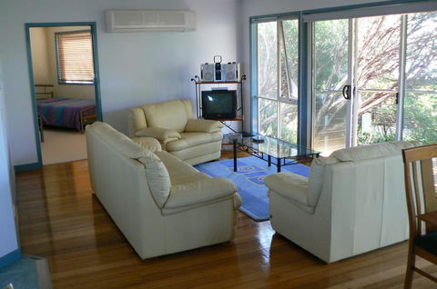 Sandy Point Beach Escape 1 Bedroom Apartment - Tourism Canberra 3
