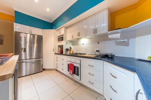 Seaside Hideaway- Hideaway Bay - Tourism Canberra 2