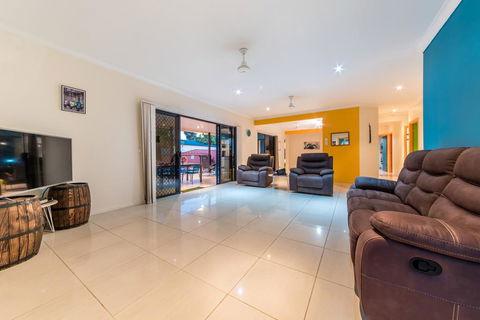 Seaside Hideaway- Hideaway Bay - Tourism Canberra 3