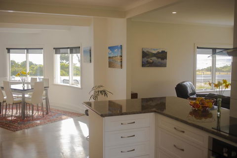 Seaside Retreat - Tourism Canberra 2