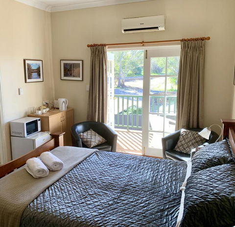 Settlers Hotel York - Tourism Canberra 1