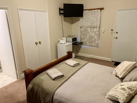Settlers Hotel York - Tourism Canberra 2