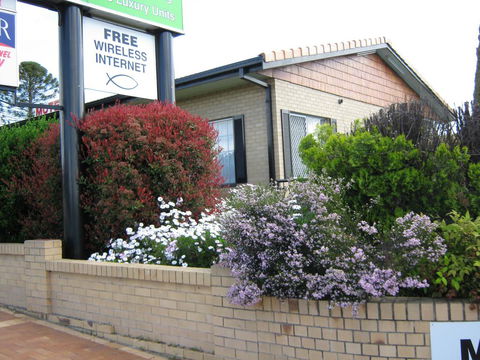 Settlers Motor Inn - Tourism Canberra 3