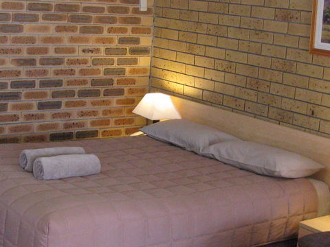 Settlers Motor Inn - Tourism Canberra 2