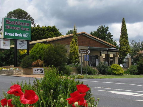 Settlers Motor Inn - Tourism Canberra 0