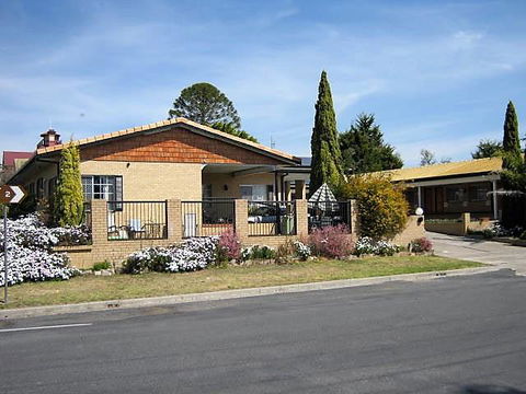 Settlers Motor Inn - Tourism Canberra 1