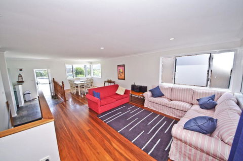 Shiloh Holiday House, 14 East Street - Tourism Canberra 3