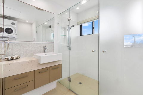 Shoreline Nine Penthouse With Ocean Views - Tourism Canberra 2