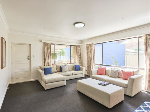 Skymirror Villa - Tourism Canberra 2