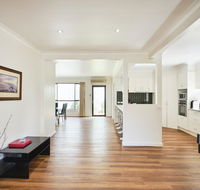 Skymirror Villa - Tourism Canberra