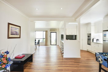 Skymirror Villa with Tourism Canberra