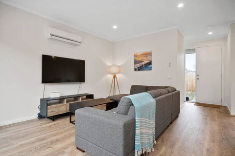 Sleek, Modern Capel Sound! - Tourism Canberra 3