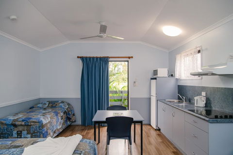 Southside Holiday Village - Tourism Canberra 0