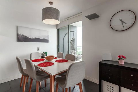 Spacious 2 Bedroom Flat In Wolli Creek - Tourism Canberra 2