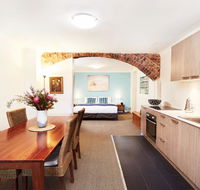 Spacious Studio With Courtyard and Extra Beds - Tourism Canberra